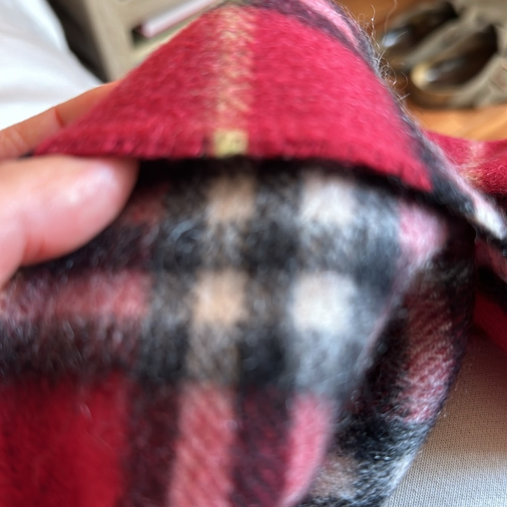 Burberry 100%Cashmere Scarf - Picture 5 of 5